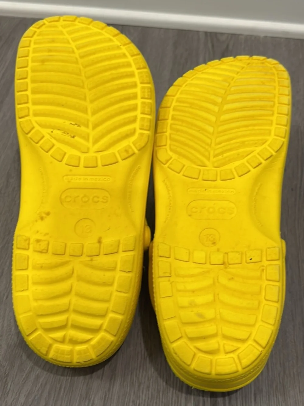 CROCS Classic Clog in Bright Yellow men’s size 13